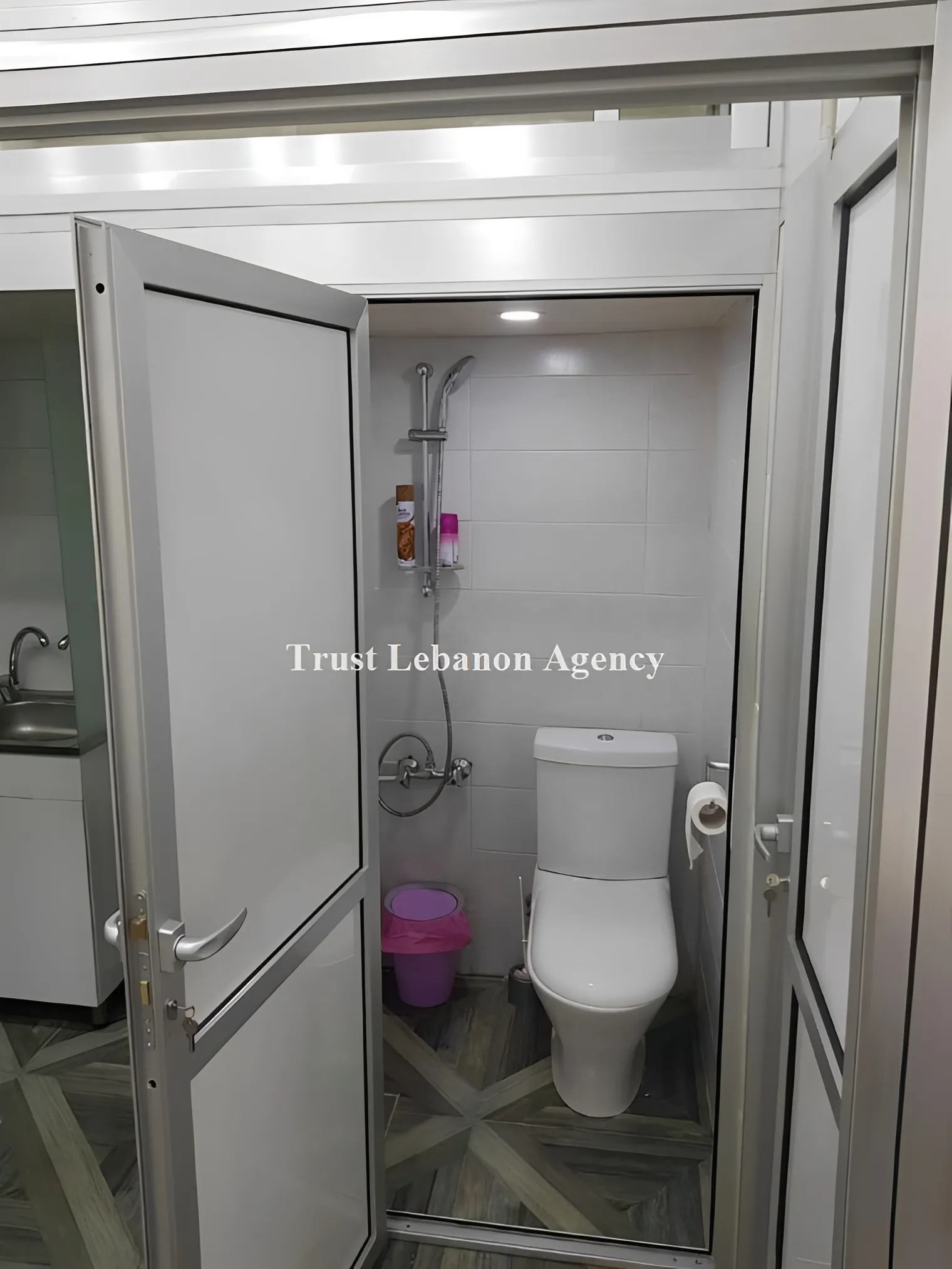 Shop for rent in Baabda, Ain Al Remmeneh