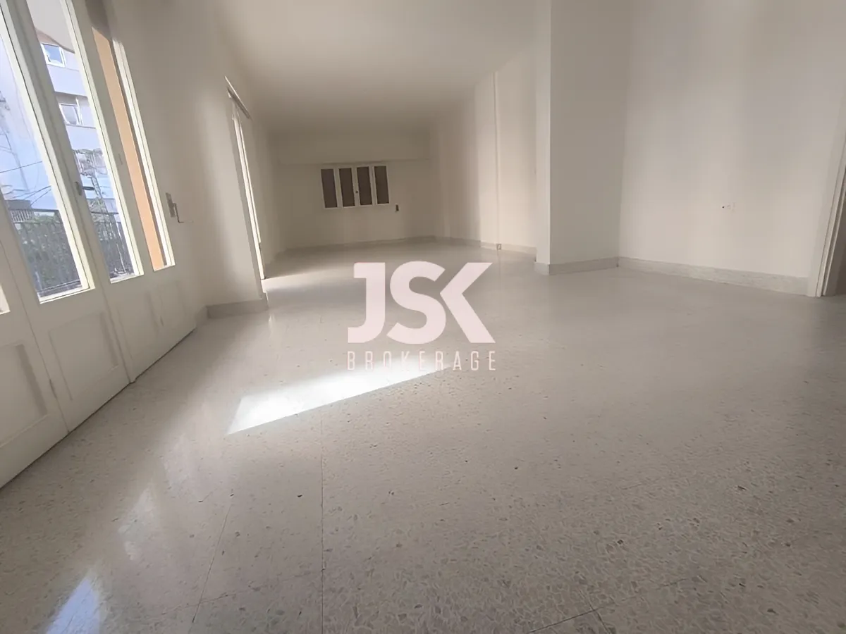 Apartment for Sale in Al Zarif, Beirut, Lebanon - 3 bed, 1 bath