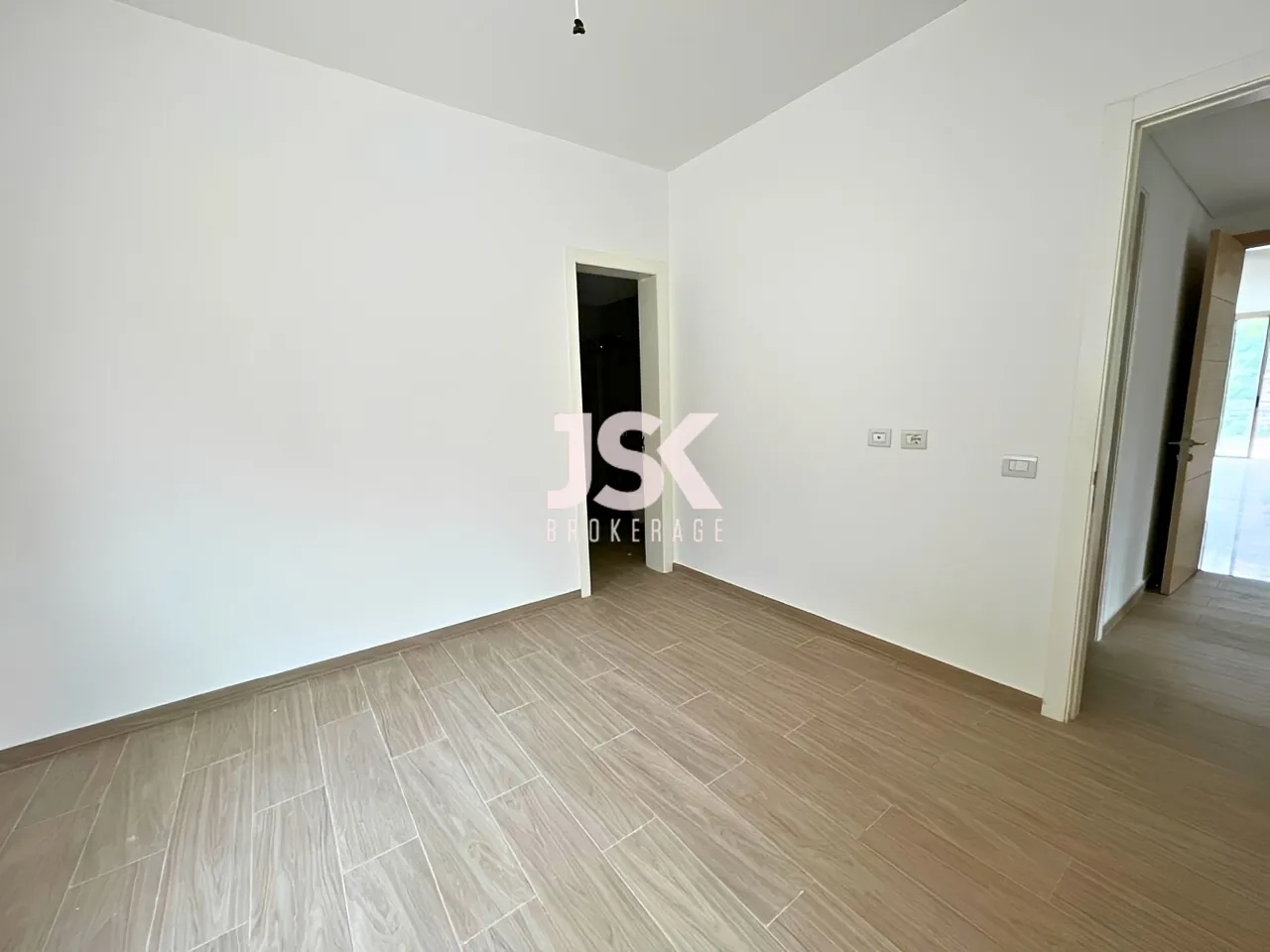 Apartment for Sale in Adma w Dafnah - 3 bed, 4 bath