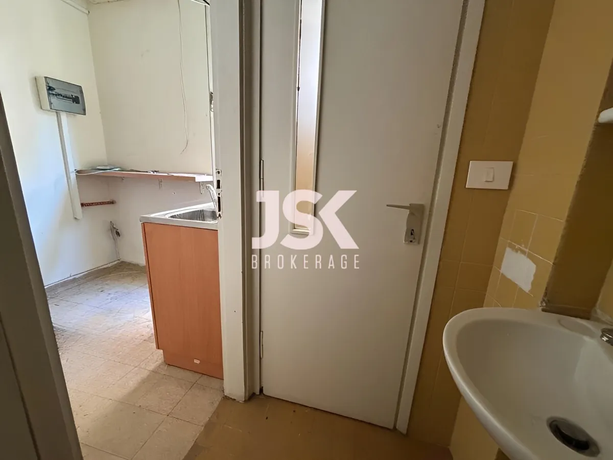 Office for Sale in Badaro