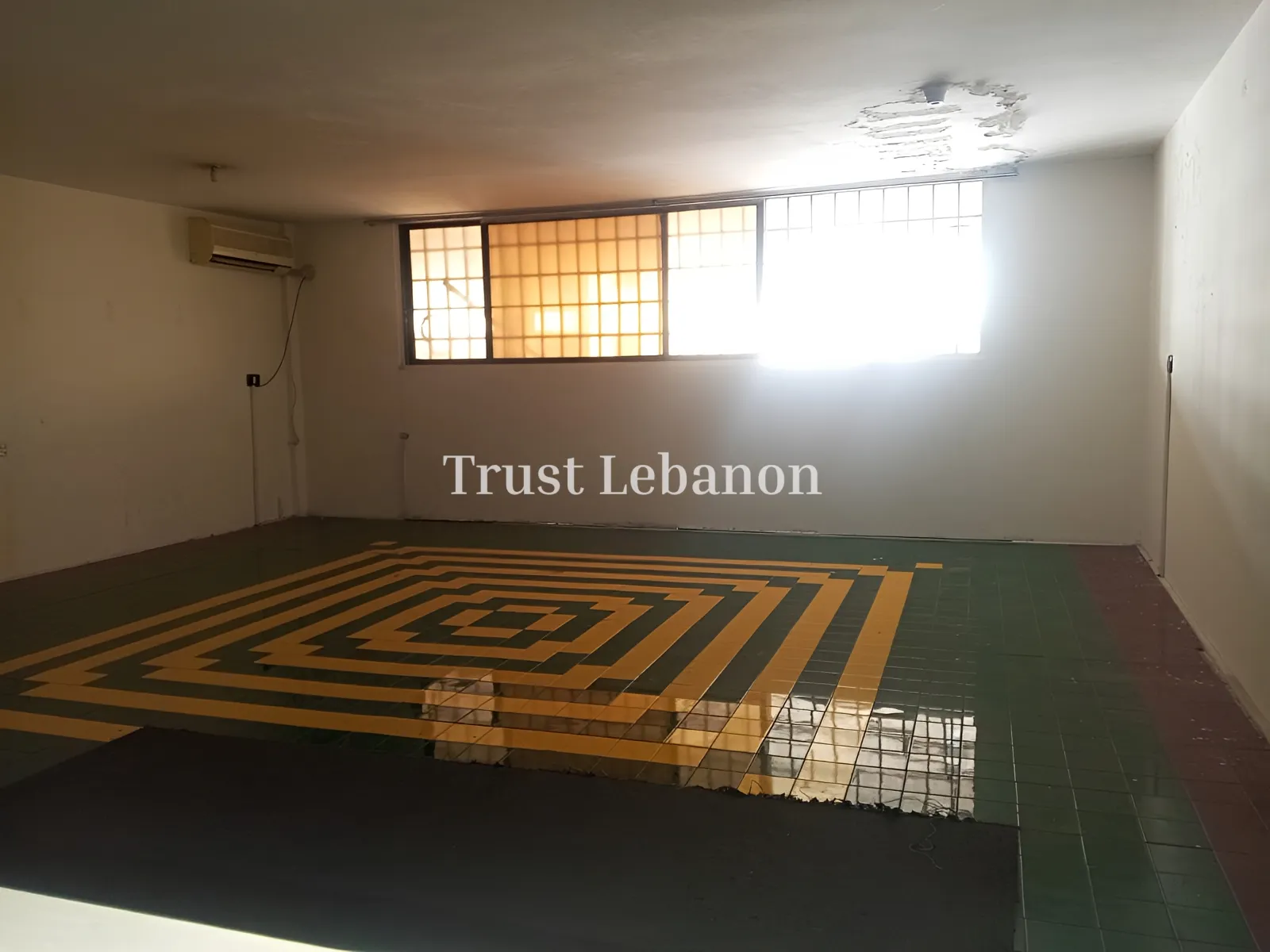 Shop for rent in Mansourieh, Lebanon