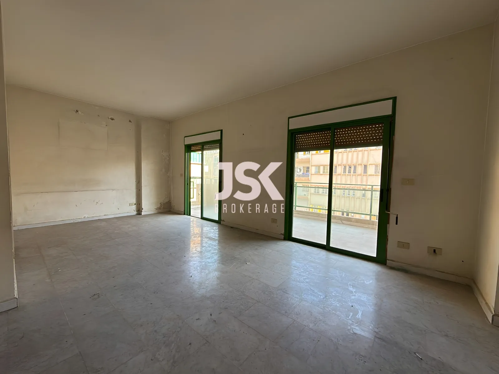 Apartment for Sale in Ain El Remmaneh - 3 bed, 2 bath