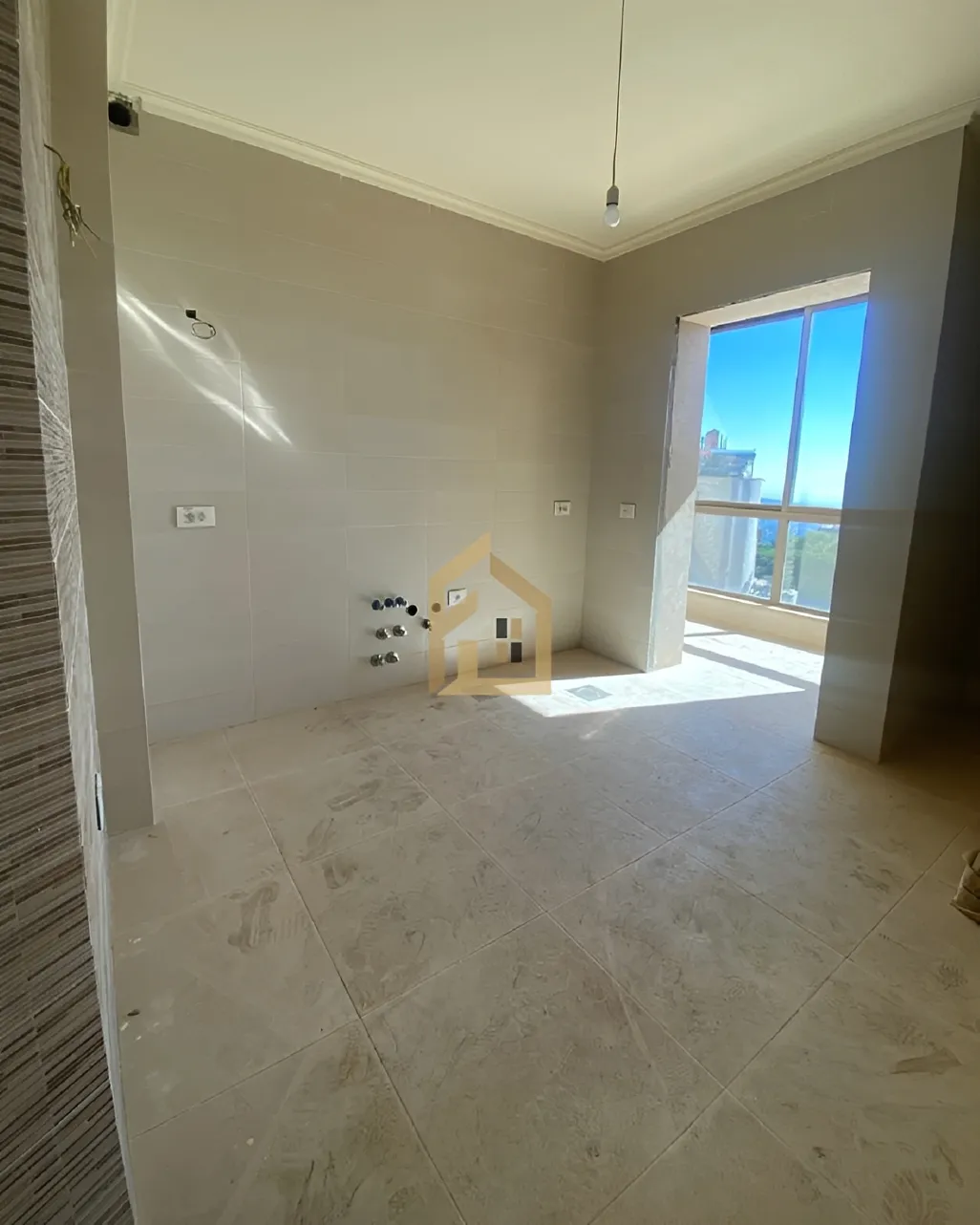 Apartment for sale in Ballouneh, Lebanon - 3 bed, 4 bath