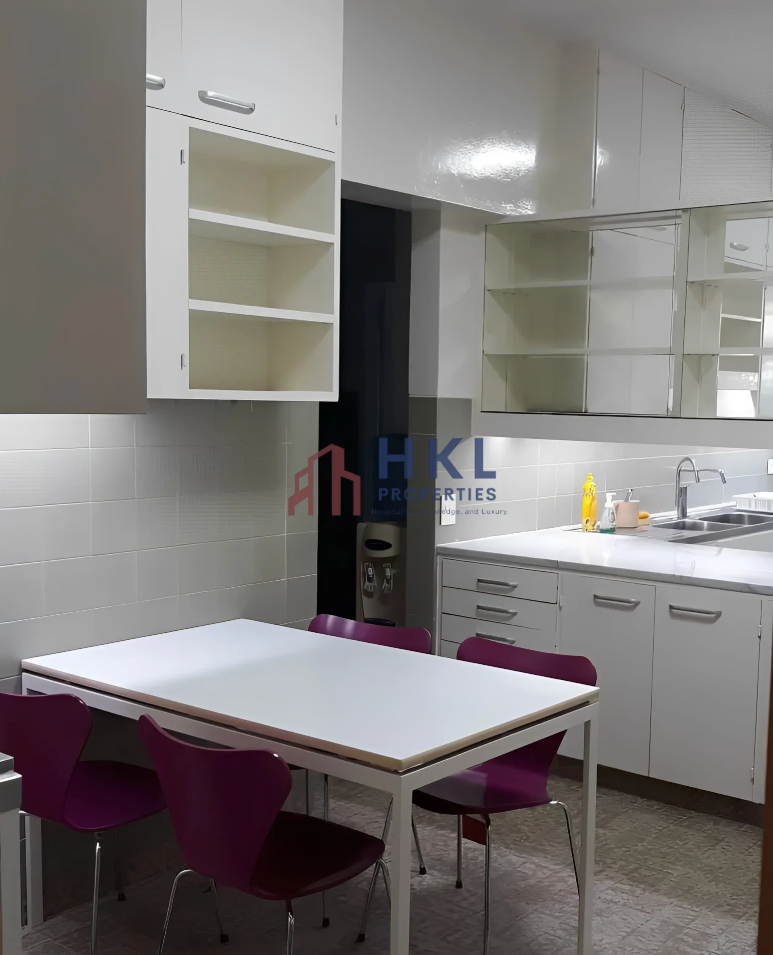 Apartment for rent in Sursock, Bayrut, Lebanon - 3 bed, 5 bath