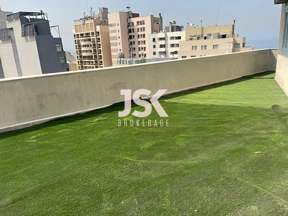 Office for rent in Hamra