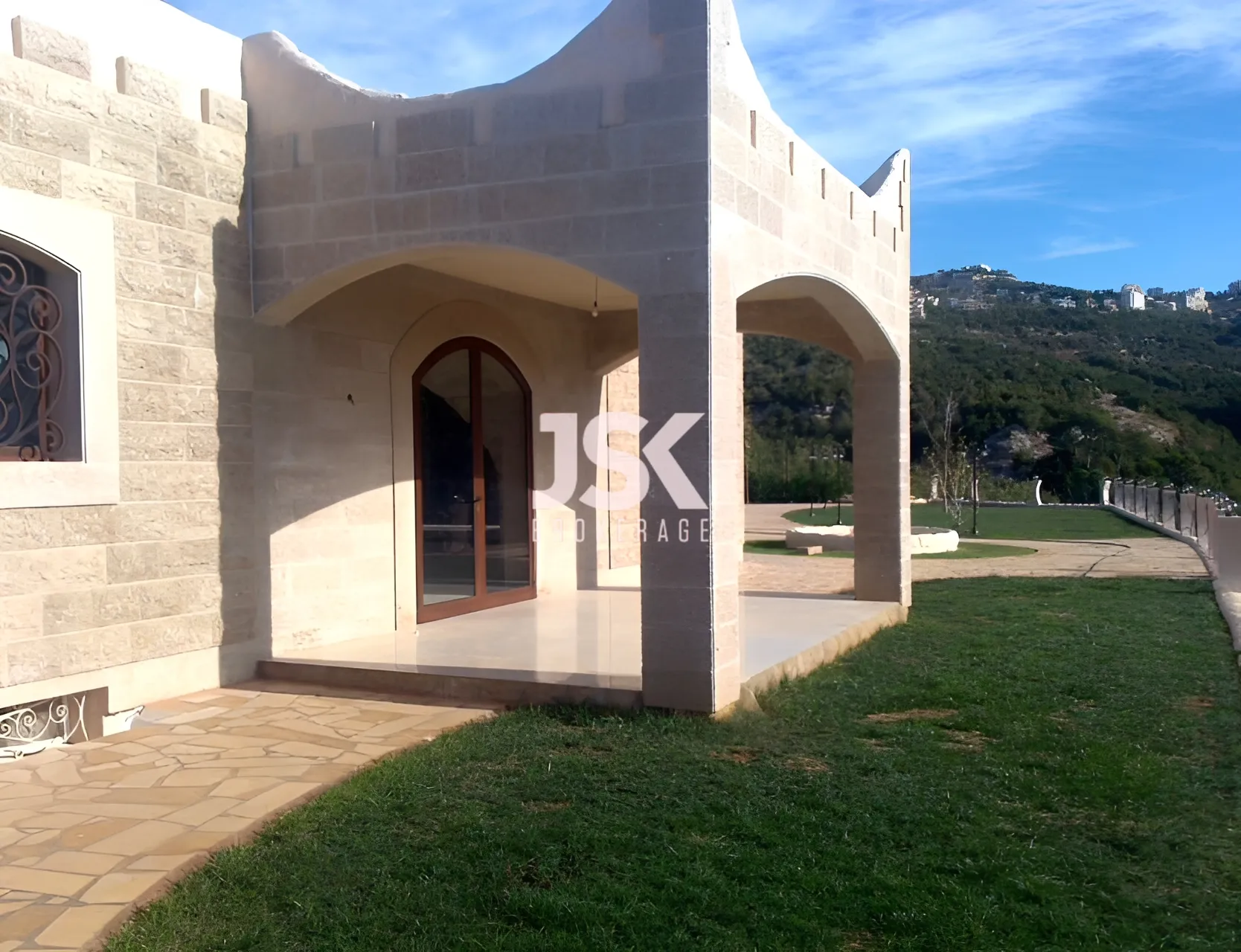 Villa for Sale in Ajaltoun