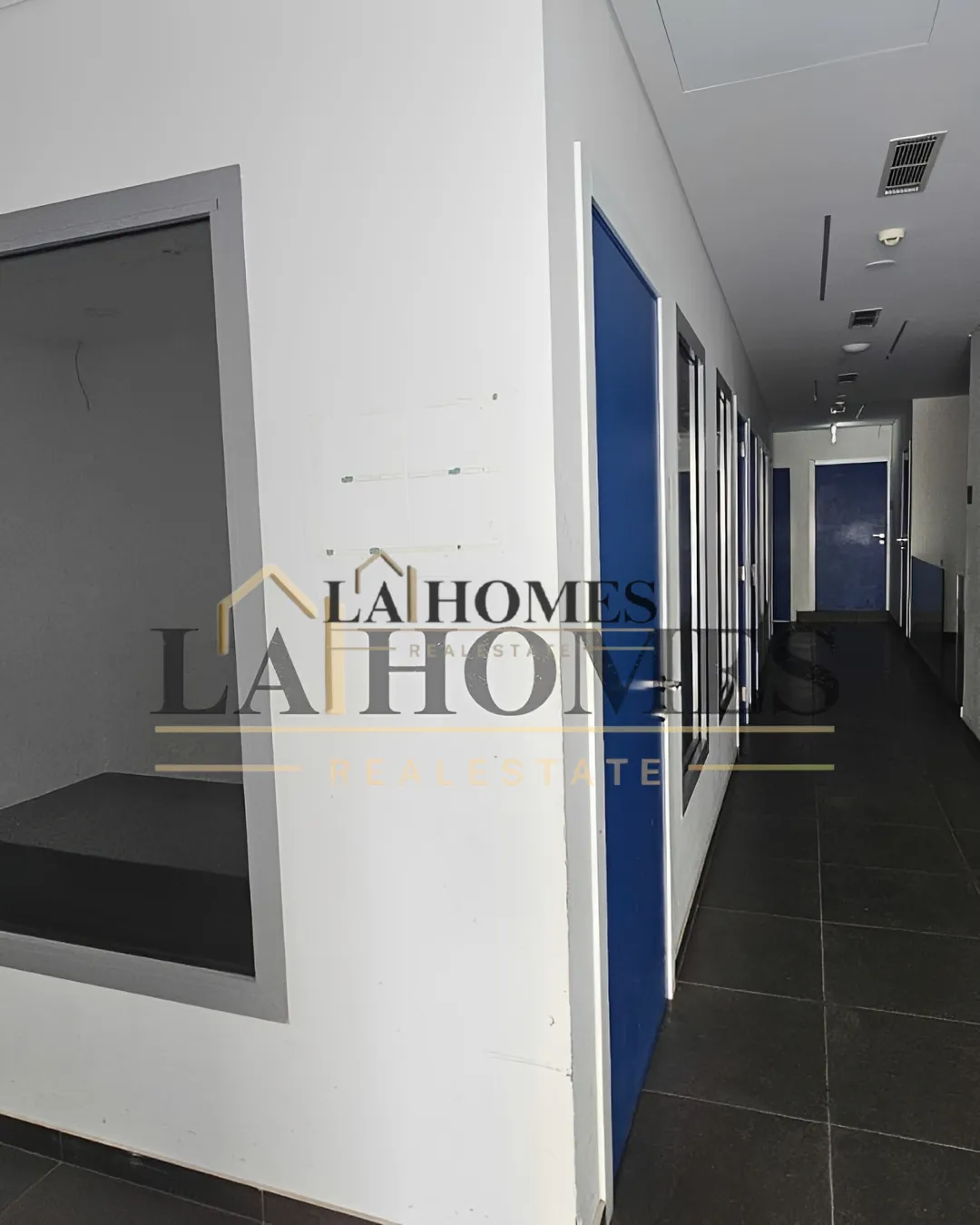 Showroom for rent in Ain El Remmaneh