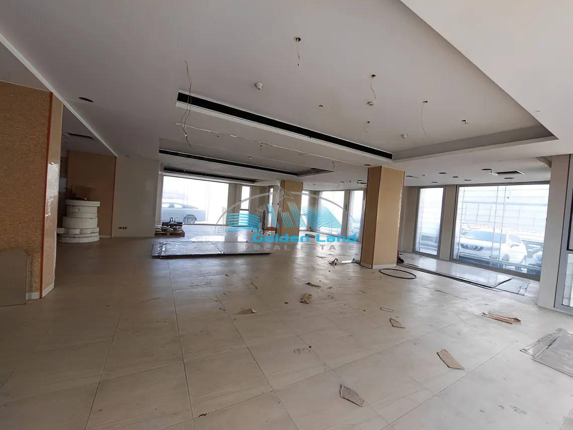 Showroom for rent in Dekwaneh