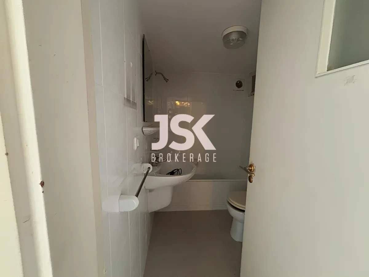 Office for rent in Badaro