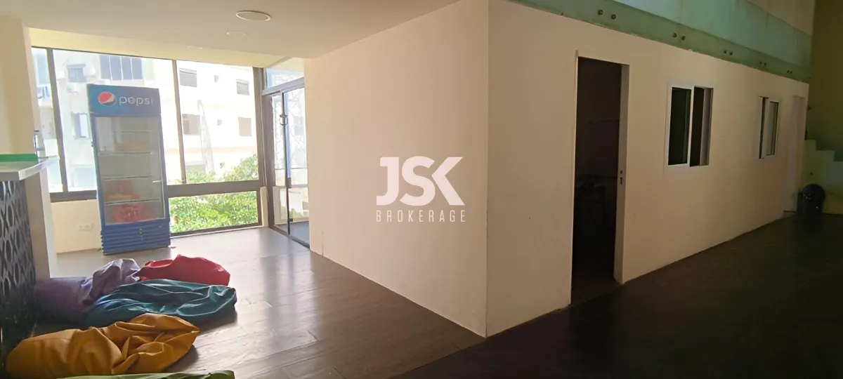 Showroom for Sale in Haret Sakher, Lebanon