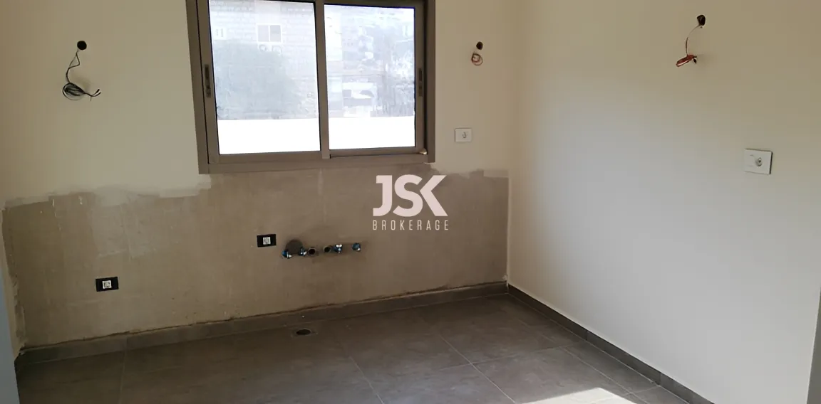Apartment for Sale in Mazraat Yachoua - 1 bed, 3 bath