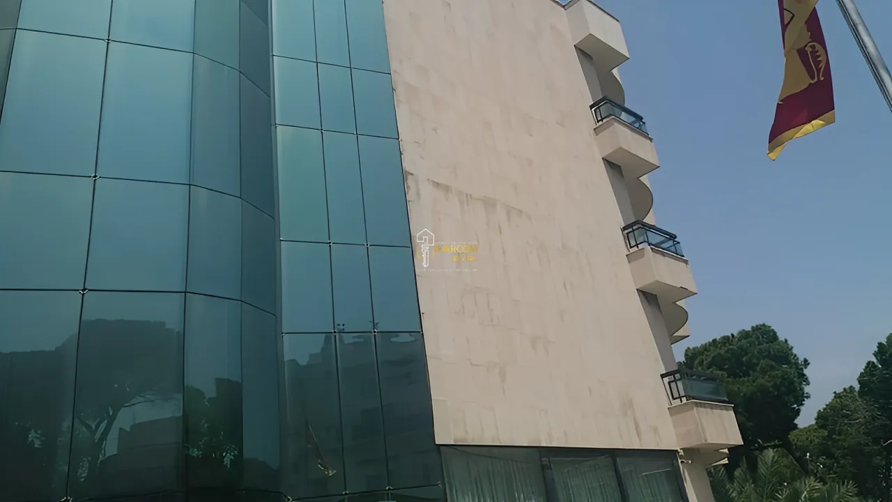 Showroom for rent in Araya