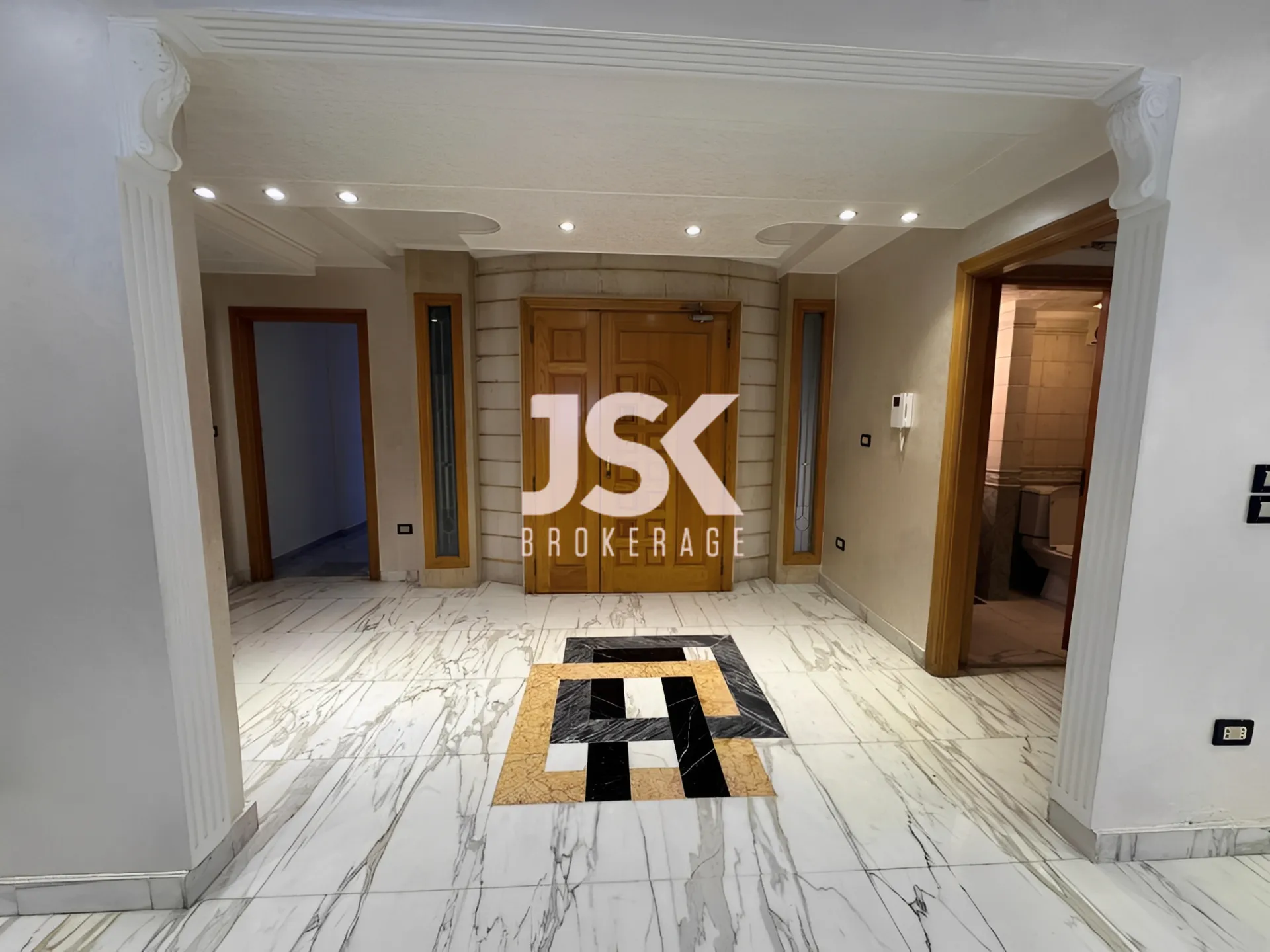 Apartment for Sale in Ramlet El Baida, Bayrut, Lebanon