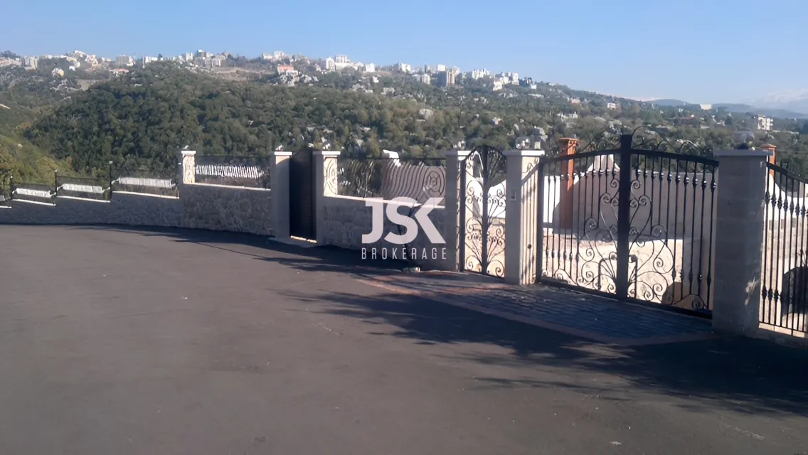 Villa for Sale in Ajaltoun