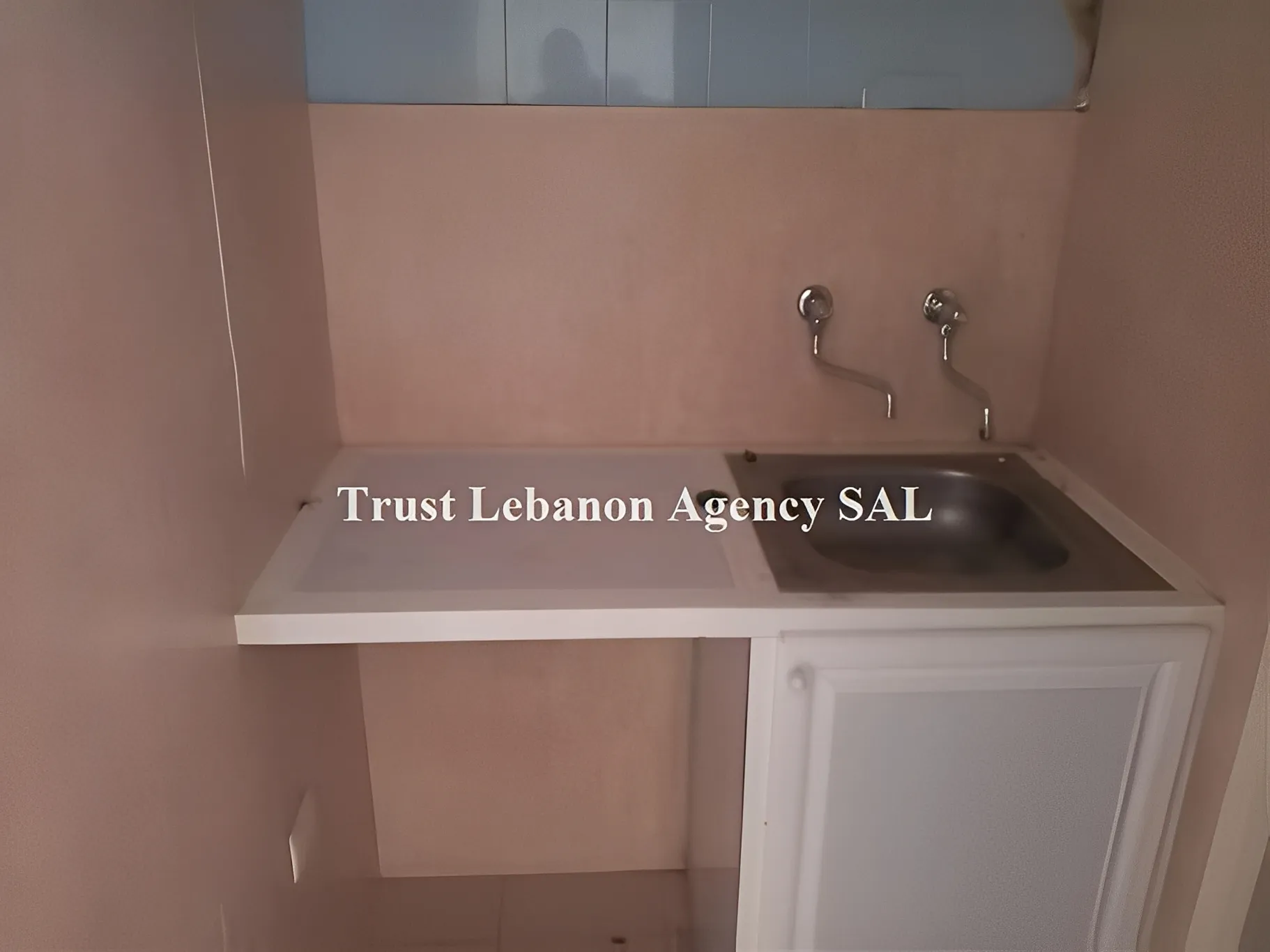 Office for rent in Beirut, Medawar