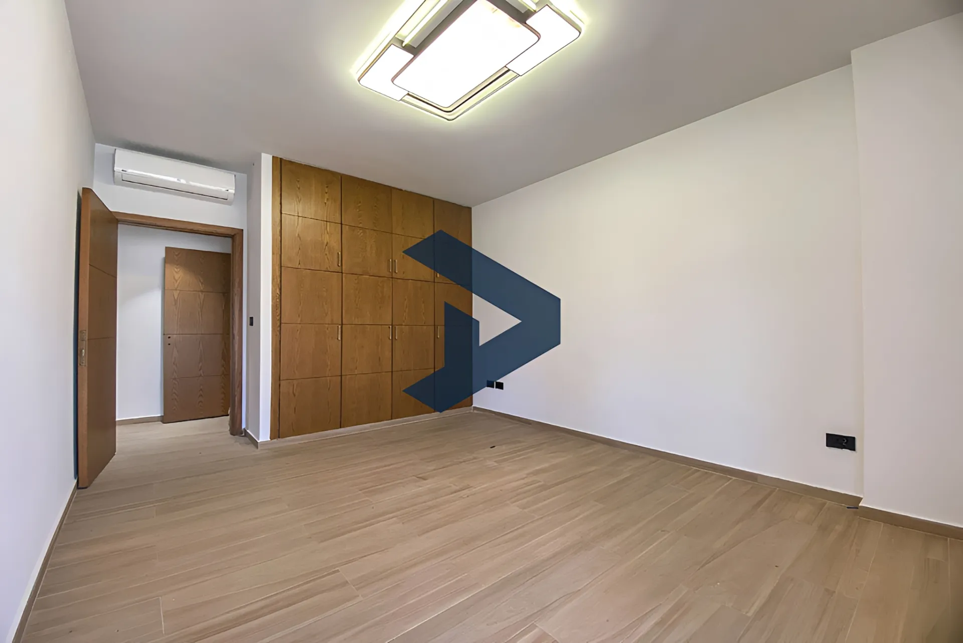 Apartment for sale in Ain el-Mreisseh, Beirut, Lebanon