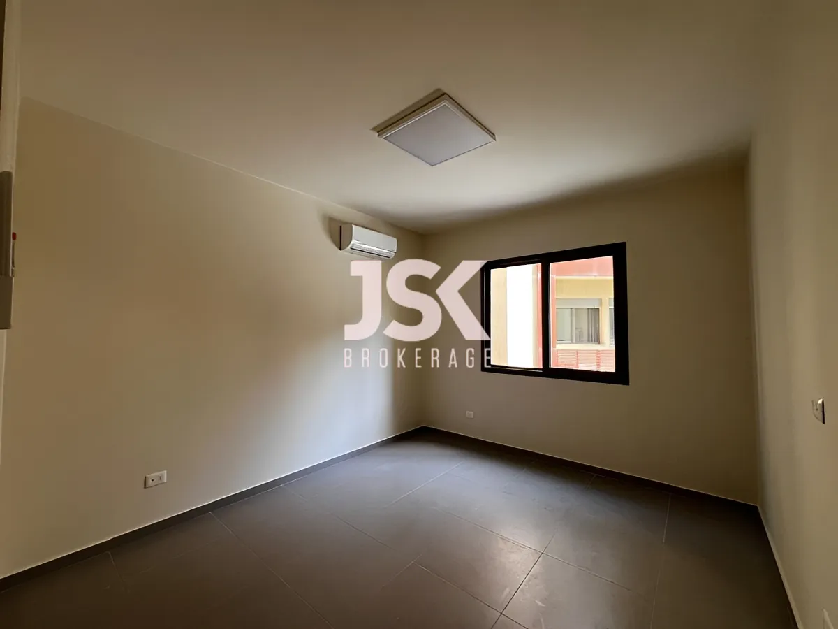 Office for rent in Hadath