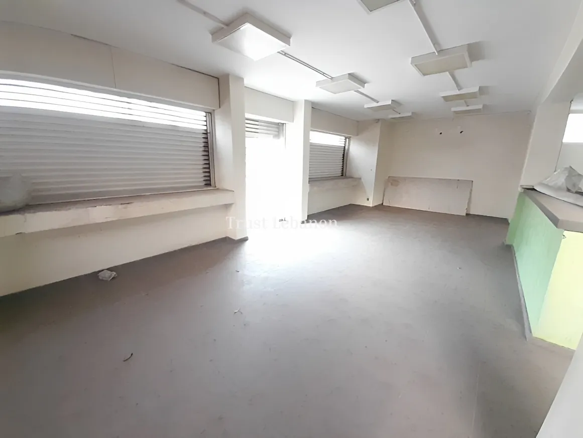 Showroom for rent in Daoura, Lebanon