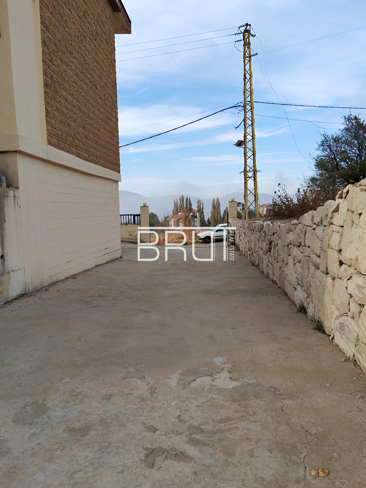 Chalet for Sale in Kfardebian