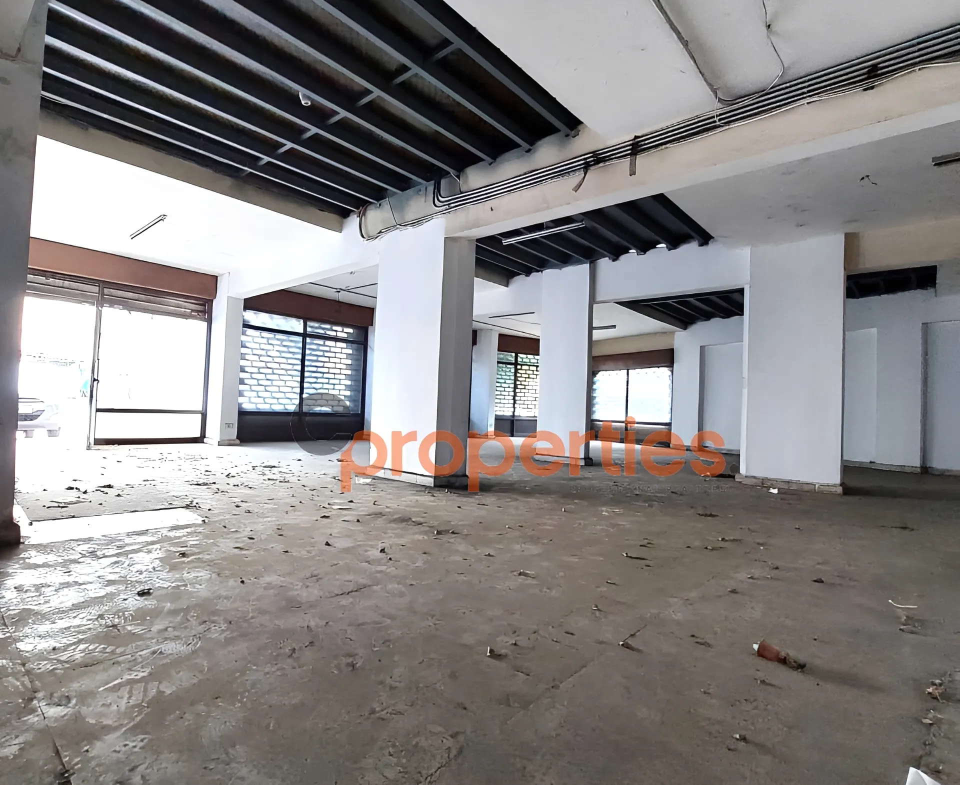 Showroom for Sale in Jdeideh