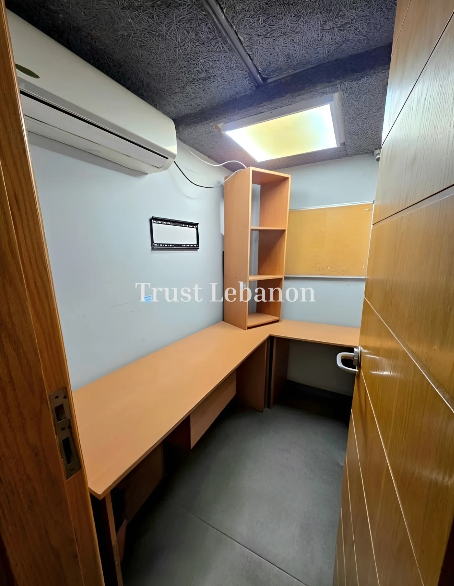 Office for sale in Forn El Chebbak