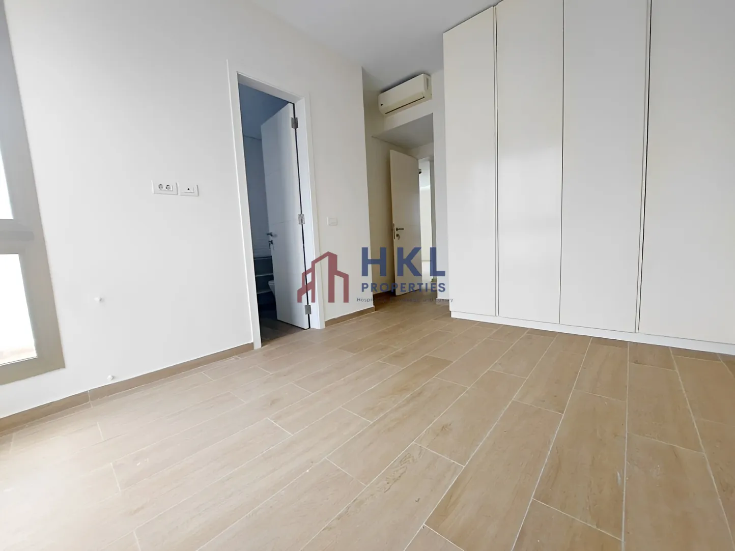 Apartment for rent in Ain El Mraiseh, Bayrut, Lebanon - 2 bed, 4 bath