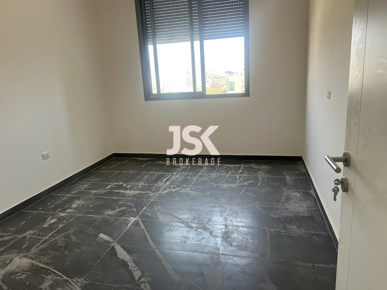 Apartment for Sale in Ain El Remmaneh - 3 bed, 4 bath