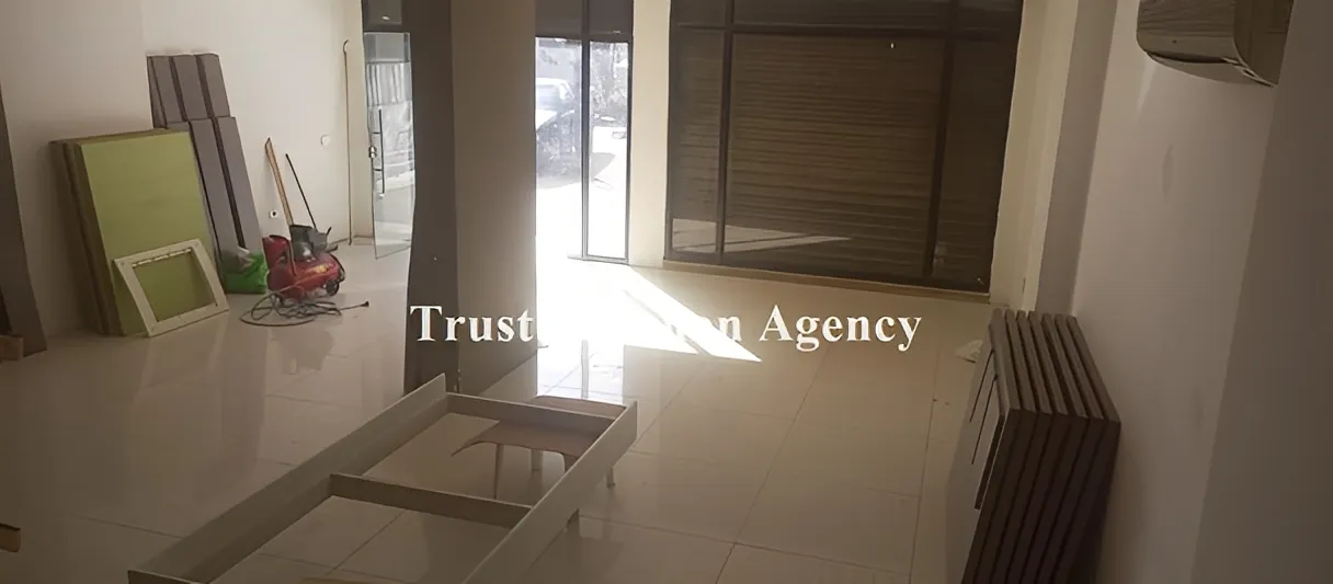 Shop for rent in Metn, Dekweneh
