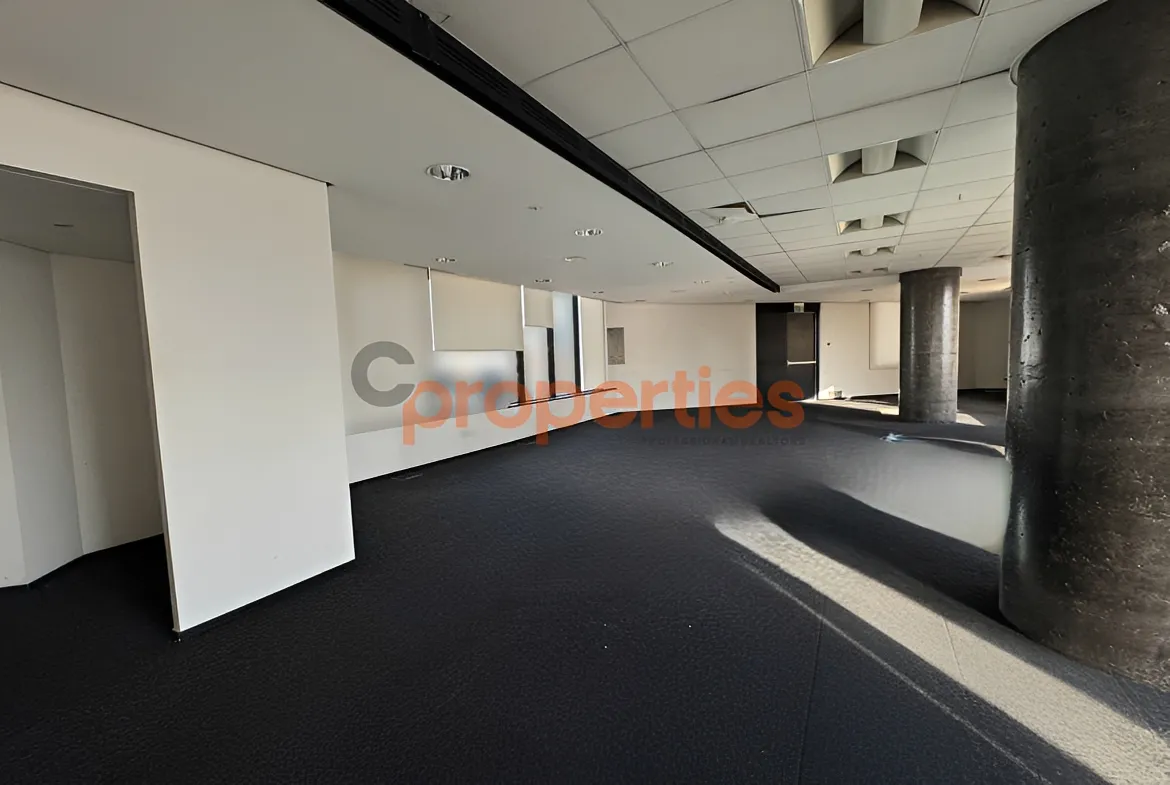 Office for Rent in Forn El Chebbak