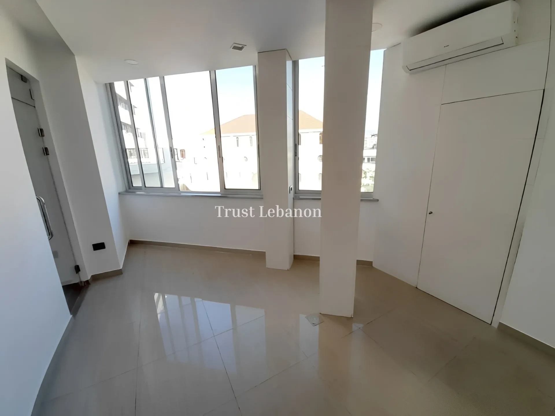 Office for rent in Forn El Chebbak, Lebanon
