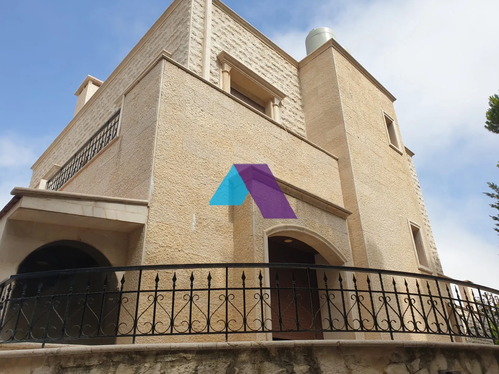 Villa for Sale in Aabadiyeh - 4 bed, 3 bath