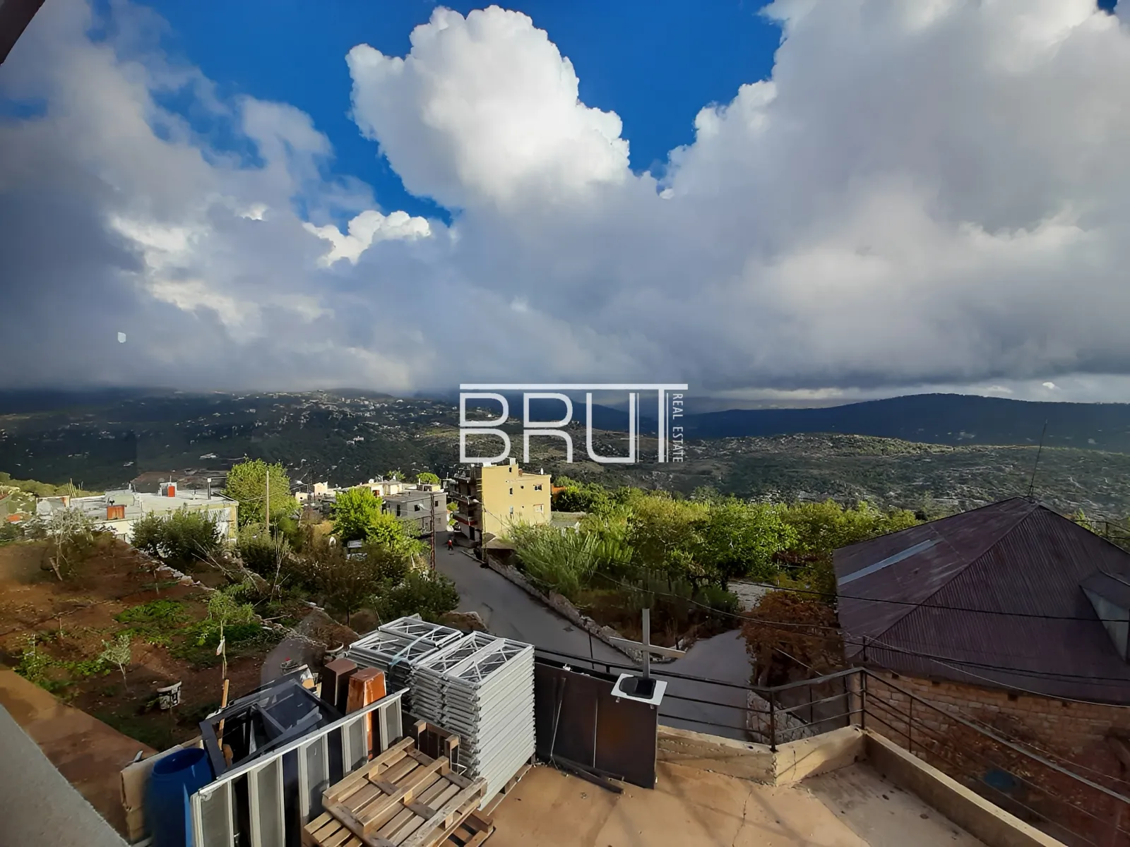 Land for Sale in Kfardebian