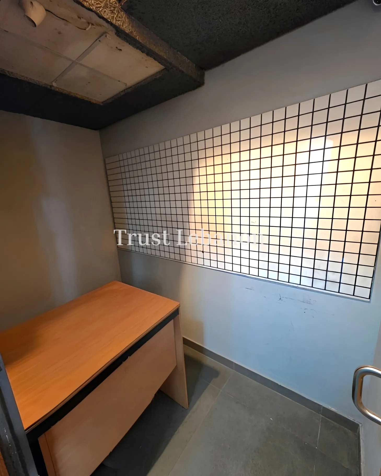 Office for sale in Forn El Chebbak