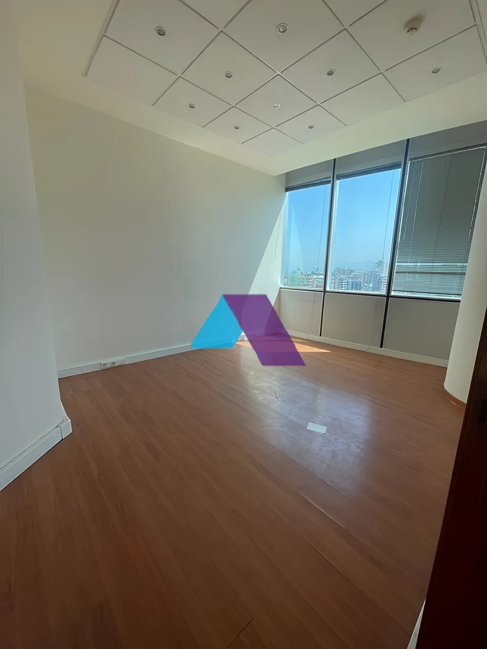 Office for rent in Sin El Fil