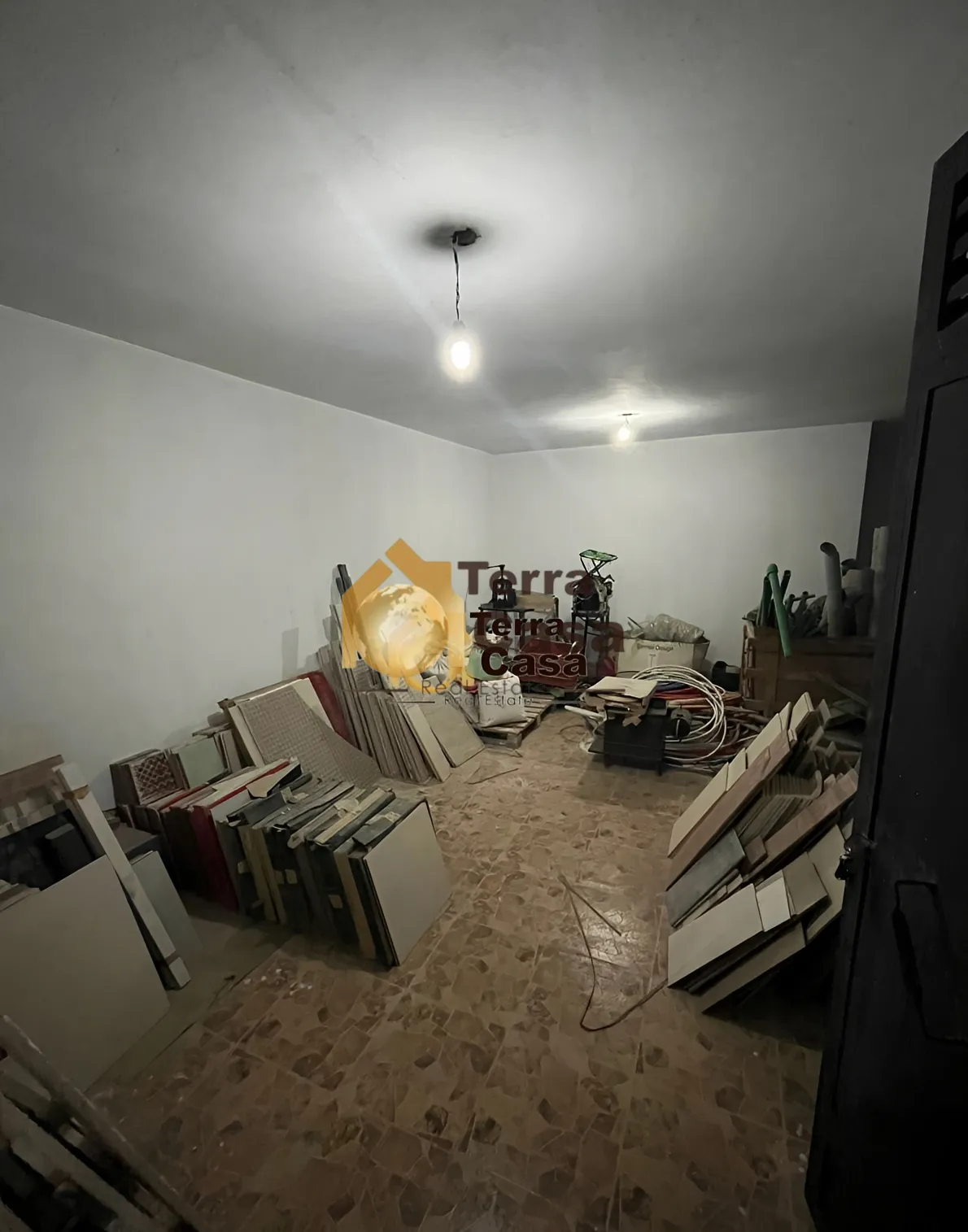 Warehouse for Sale in Ain el Ghossein