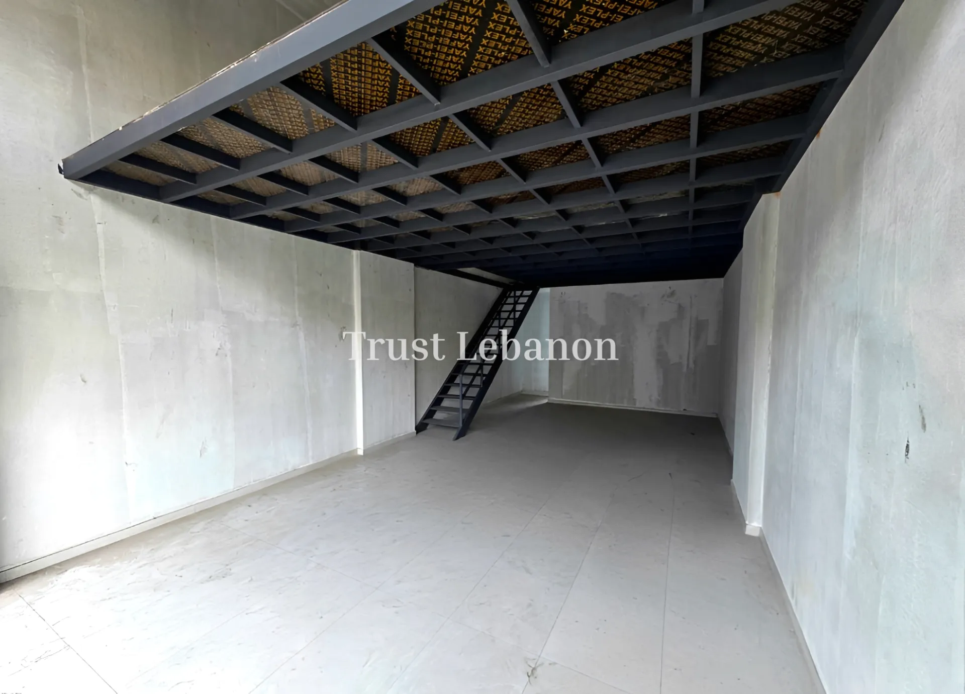 Shop for rent in Dekwaneh