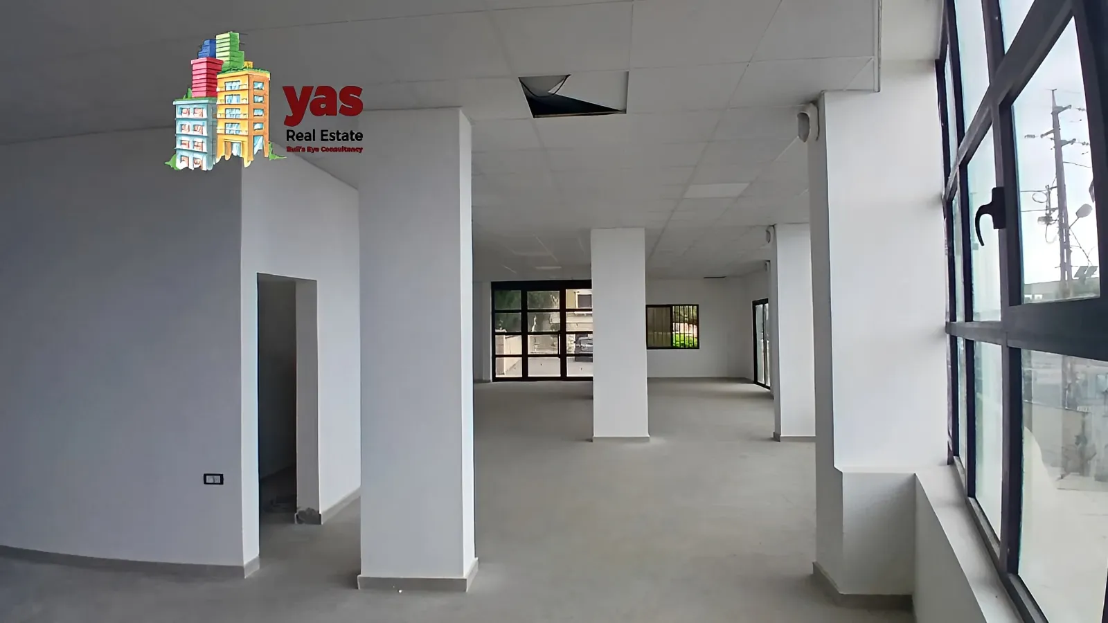 Showroom for rent in Halat