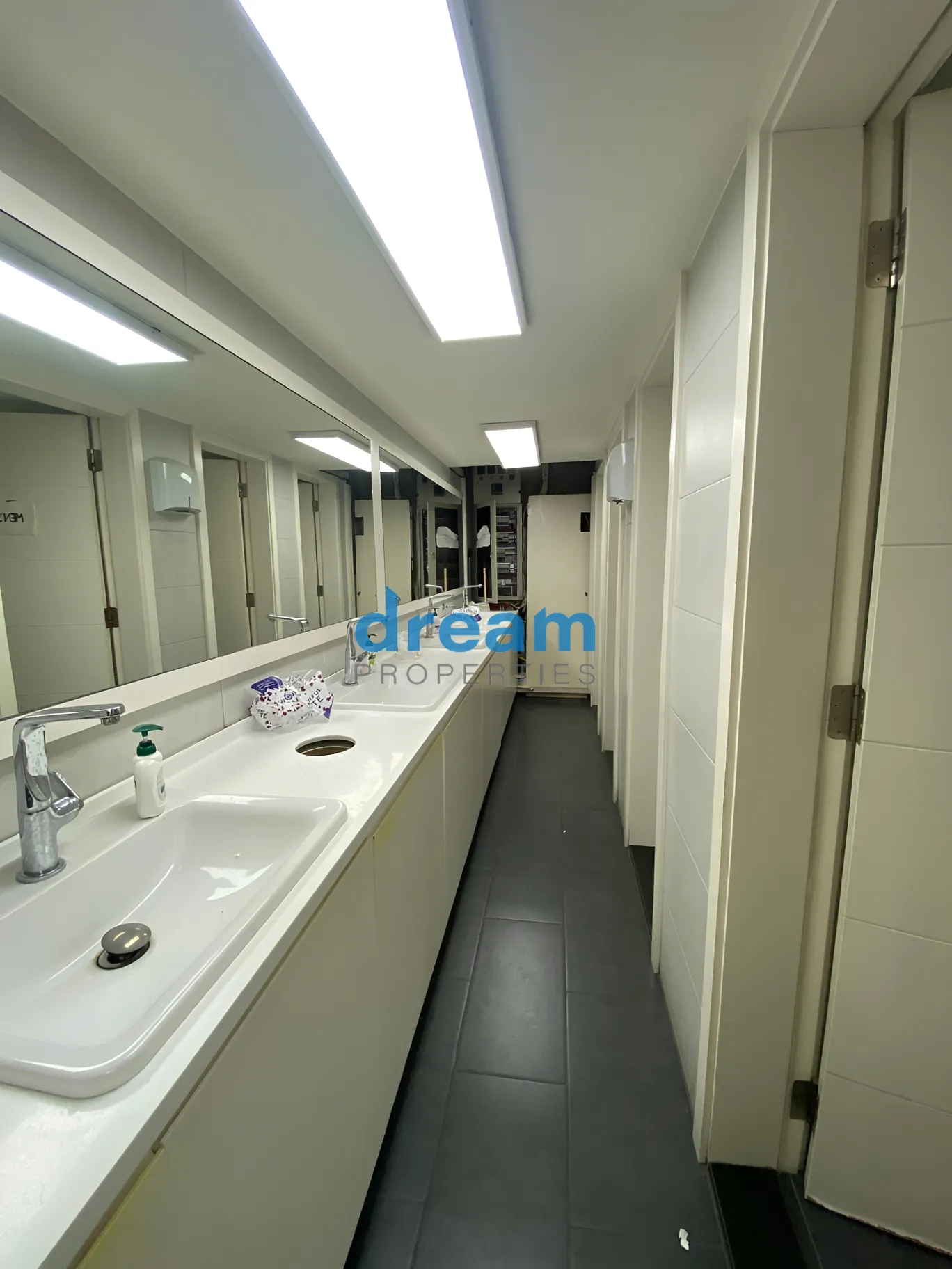 Office for sale in Horch Tabet