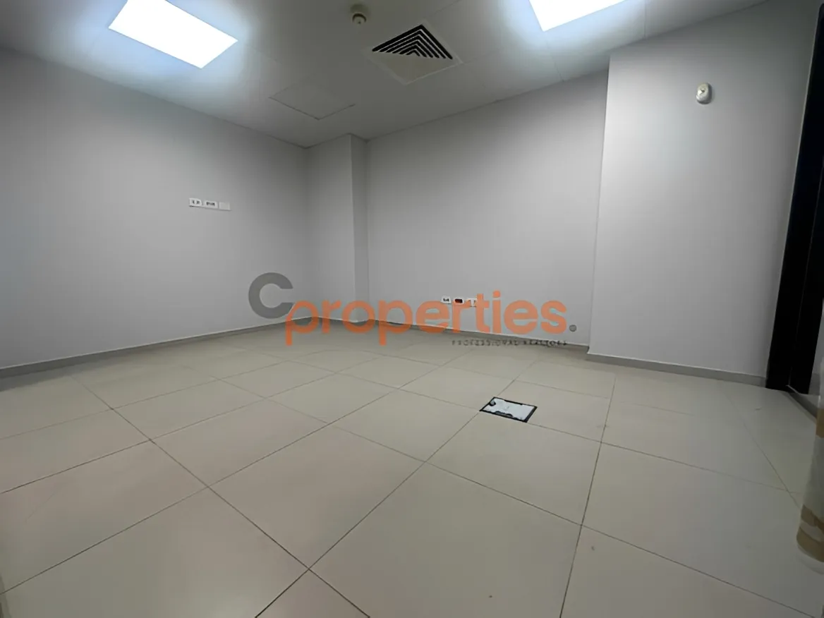Office for rent in Ramleh Al Bayda, Beirut, Lebanon