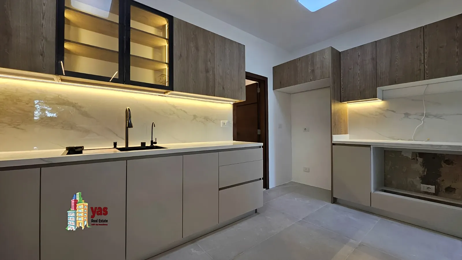 Apartment for Sale in Ballouneh