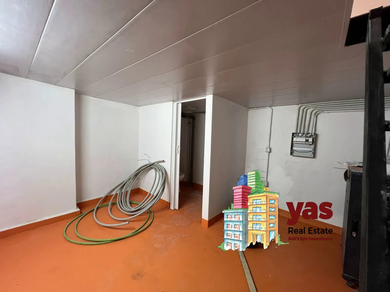 Office for rent in Adonis