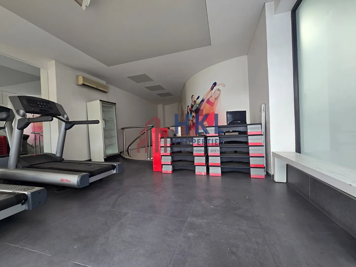 Showroom for rent in Achrafieh