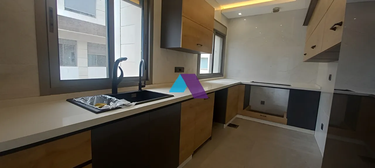 Apartment for Sale in Adma w Dafnah - 4 bed, 5 bath