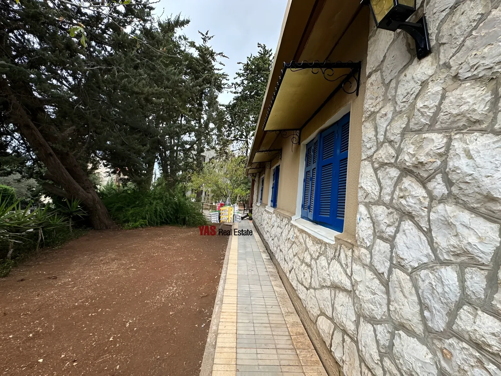 Land for Sale in Ballouneh