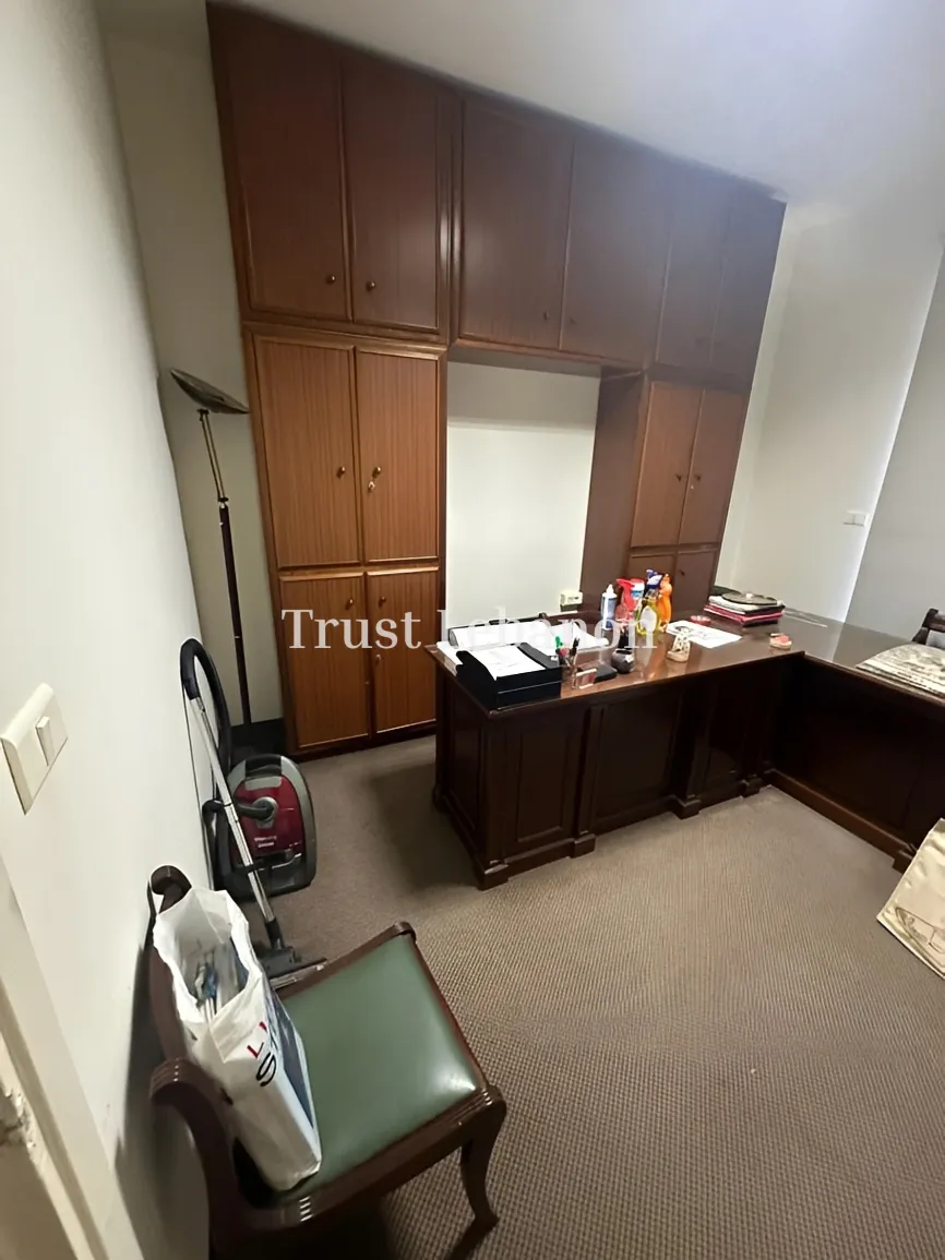 Office for rent in Adliyeh, Beirut, Lebanon