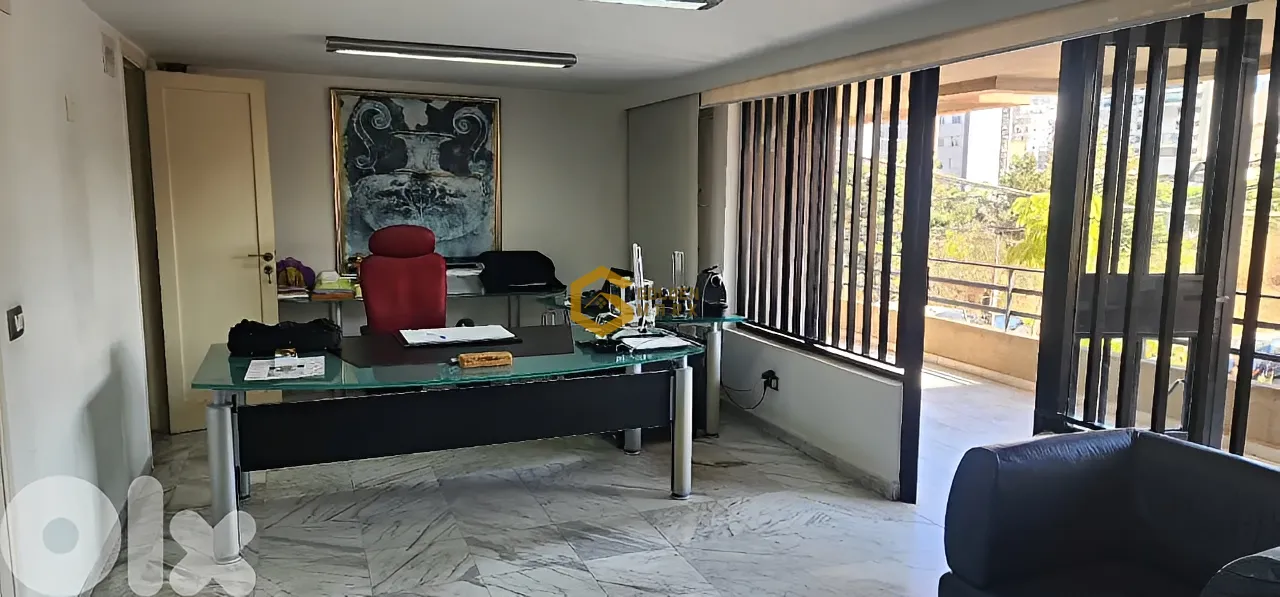Showroom for sale in Dekwaneh