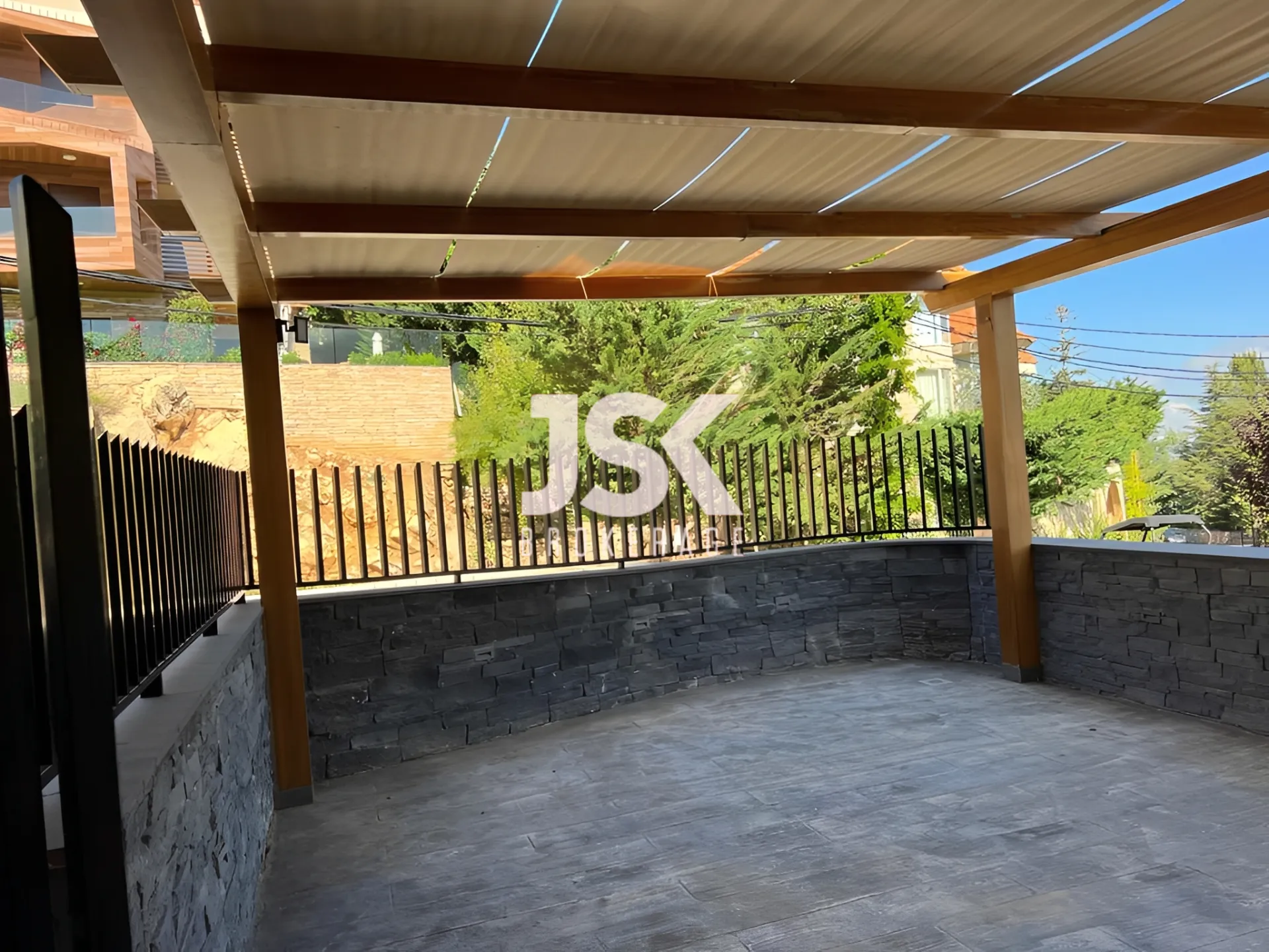 Chalet for Sale in Zaarour - 2 bed, 2 bath
