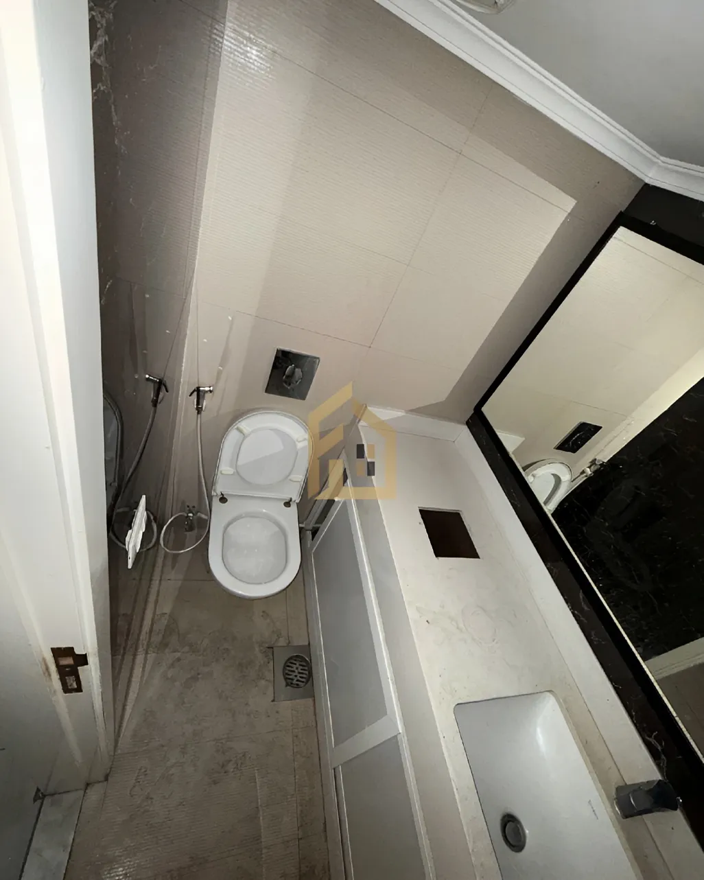 Shop for rent in Raoucheh, Beirut, Lebanon