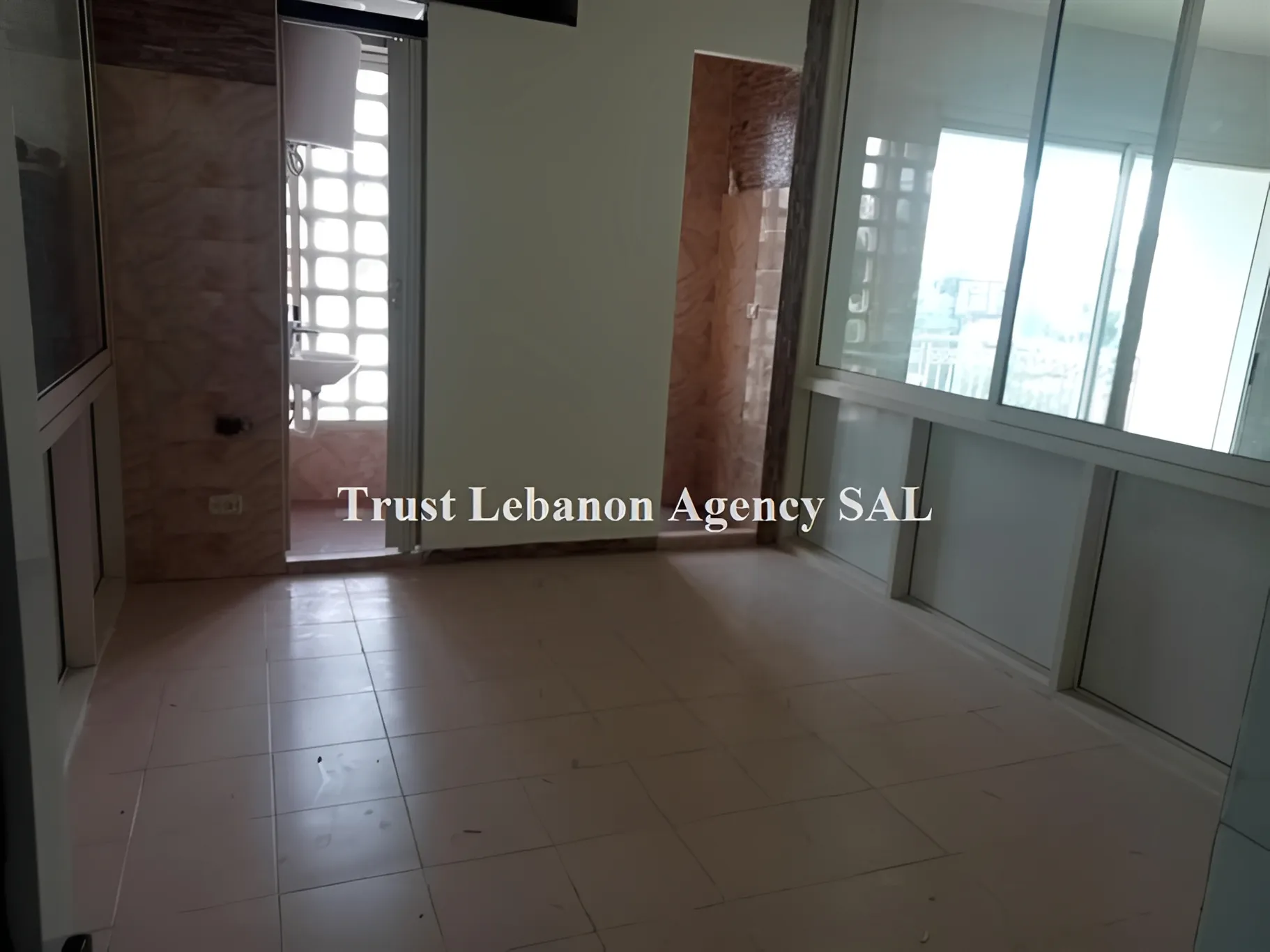 Office for rent in Metn, Sin El Fil