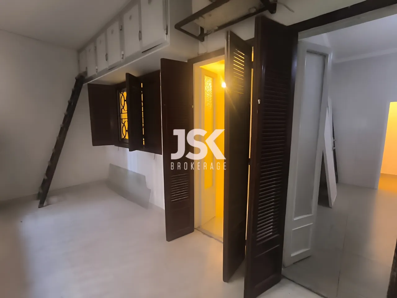 Apartment for Sale in Ras Beirut - 3 bed, 1 bath